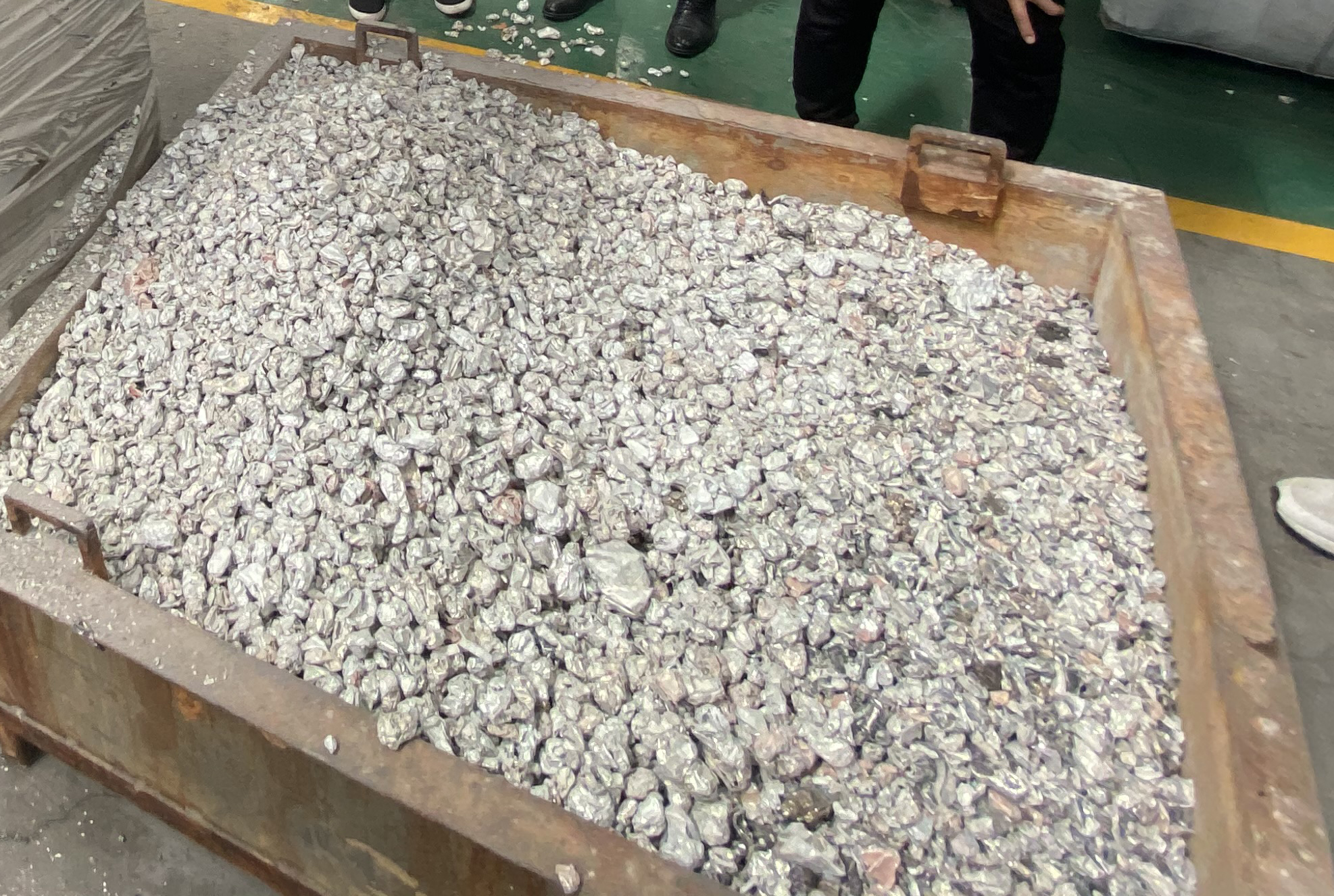 <strong>連續(xù)式碳化脫漆爐：讓易拉罐脫漆更簡單</strong>