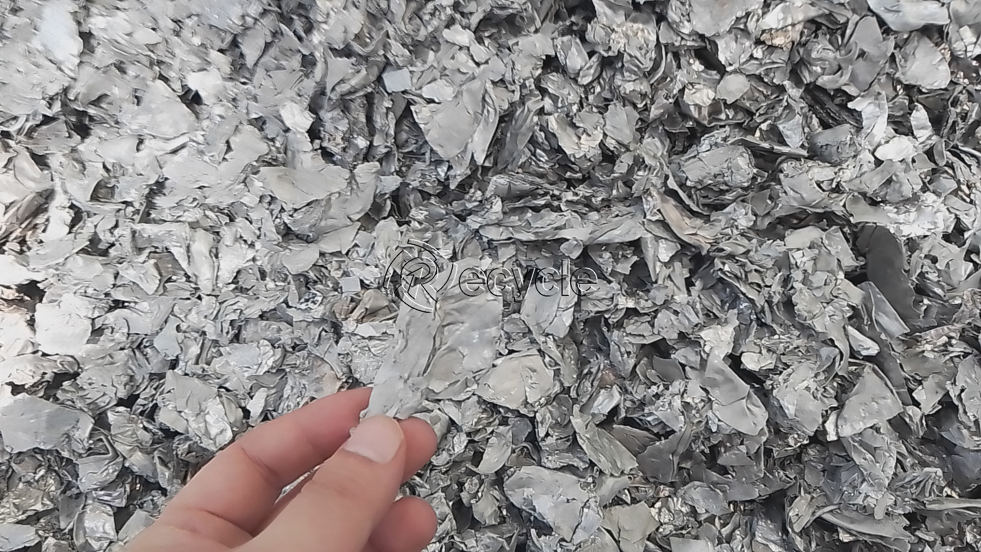 <strong>連續(xù)式碳化爐，如何讓廢舊金屬脫漆后光澤依舊？</strong>